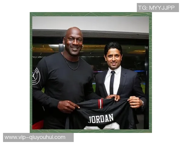 巴黎新赛季第四款球衣发布黑色主调搭配炭灰与玫瑰色渐变设计 巴黎新赛季第四款球衣发布黑色主调搭配炭灰与玫瑰色渐变设计