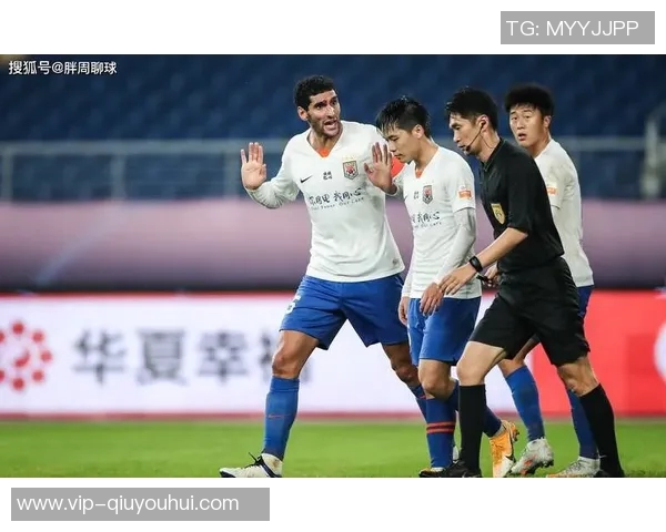 袁甲评艾堃蓉城第一球争议与费莱尼事件惊人相似引发热议 袁甲评艾堃蓉城第一球争议与费莱尼事件惊人相似引发热议