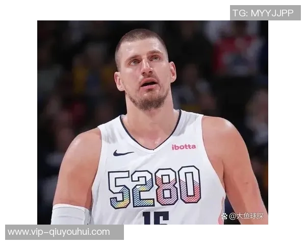 布克外线手感冰凉三分球失准却依然砍下27分助攻表现抢眼